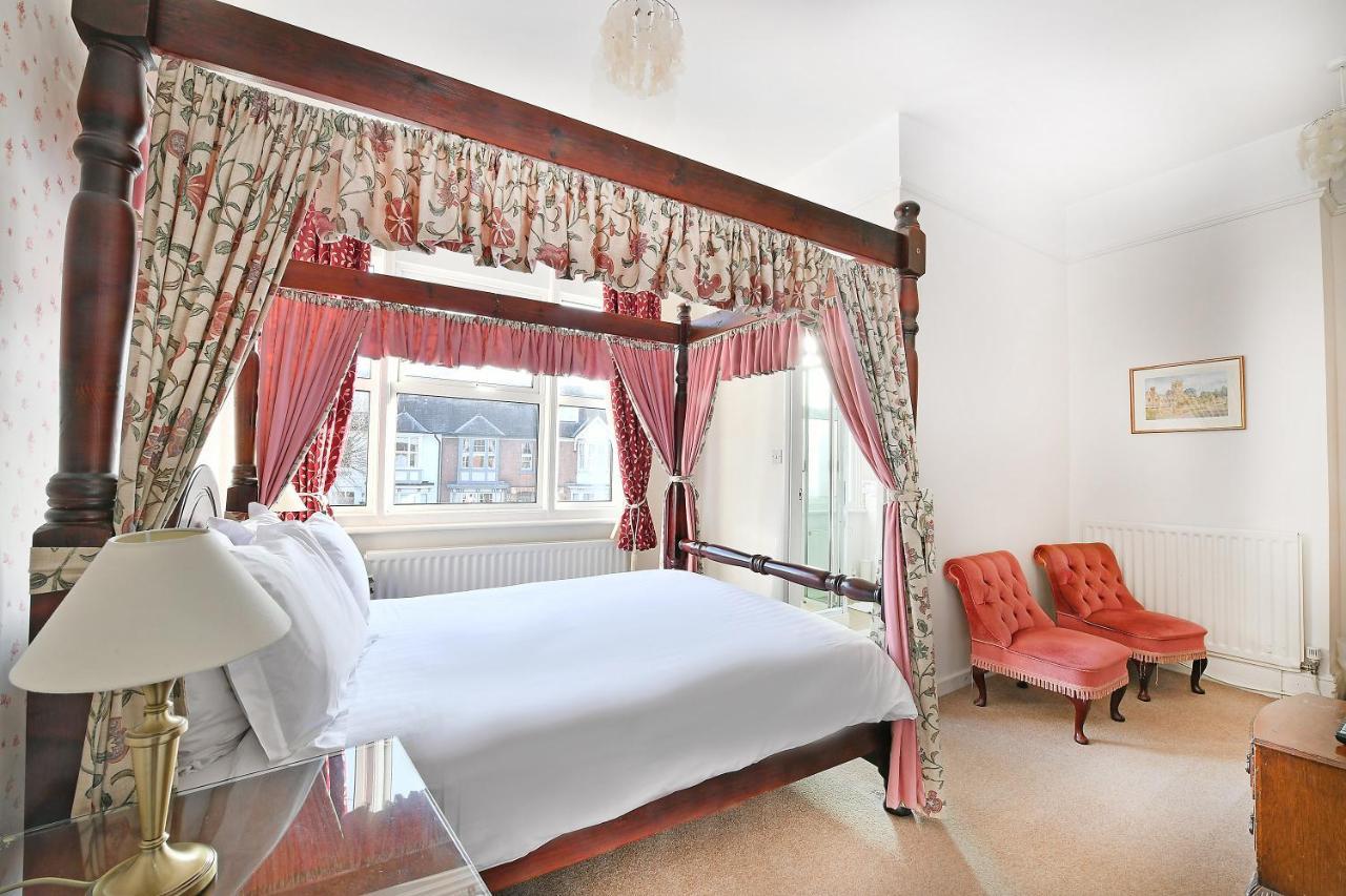 Virginia Lodge สแตรทฟอร์ด อะพอน เอวอน ภายนอก รูปภาพ