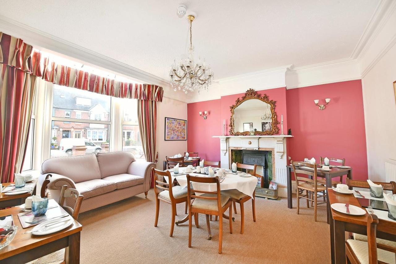 Virginia Lodge สแตรทฟอร์ด อะพอน เอวอน ภายนอก รูปภาพ
